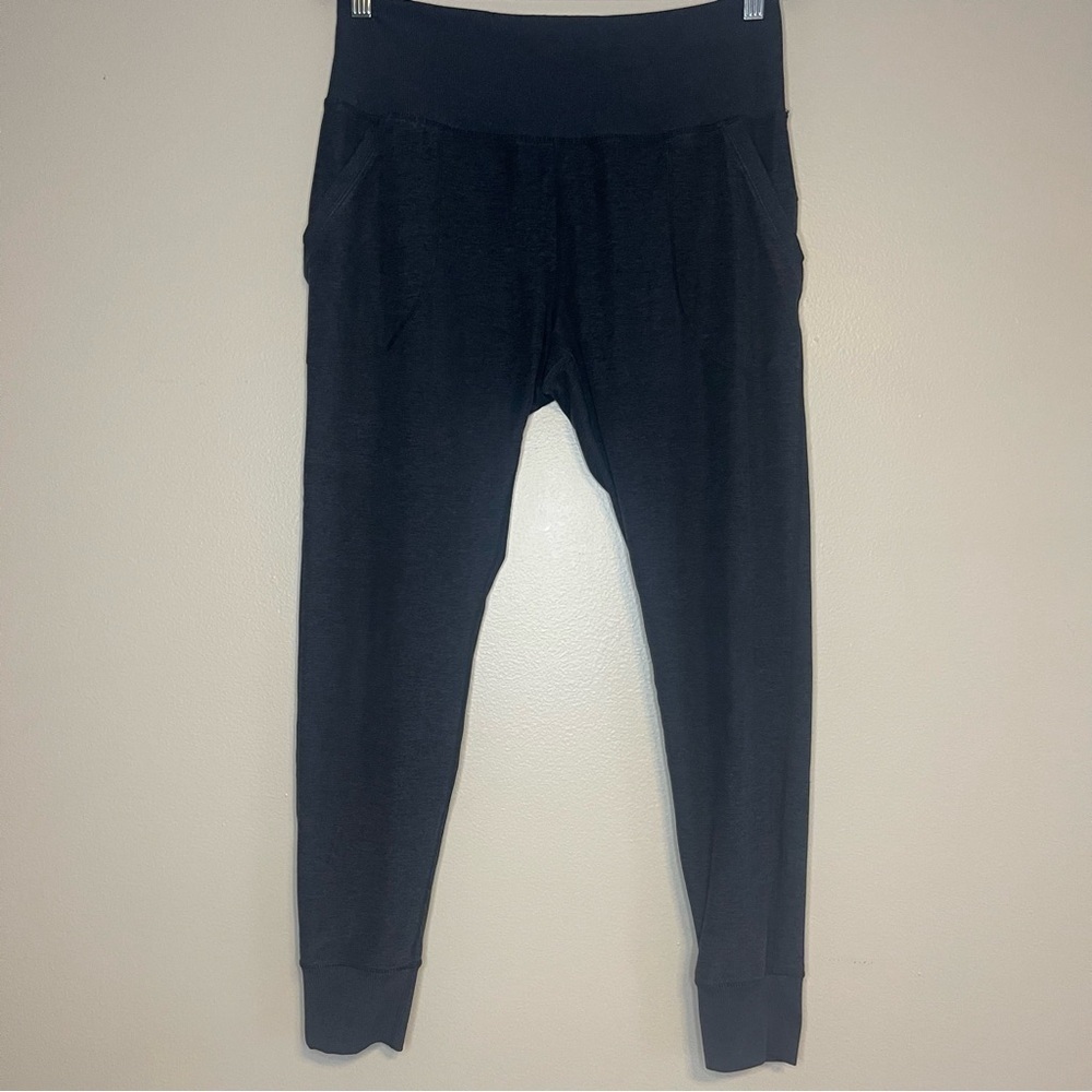 Zella women’s charcoal gray joggers, size Large.